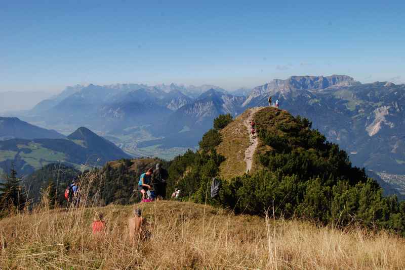 Ganz oben wandern in der Wildschönau auf die Gratlspitze, Blick auf Karwendel und Rofan