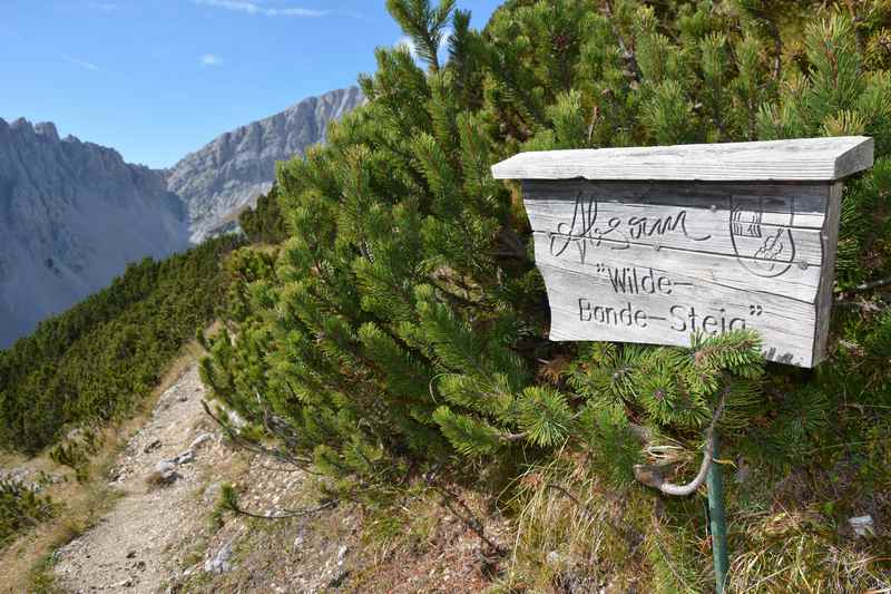 Der wilde Bande Steig führt aus dem Halltal zur Pfeishütte im Karwendel 