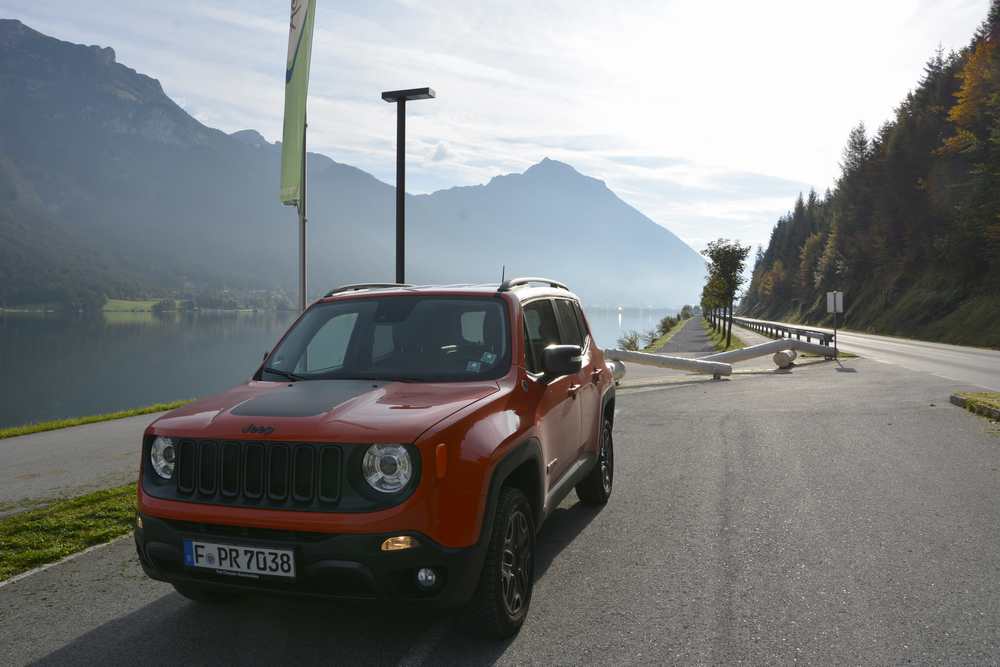 Hier am Achensee darf man nur kurz für ein Foto parken - aber ein schöner Blick oder?