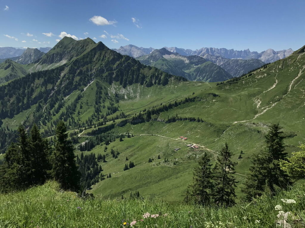 In Achenkirch wandern - das Karwendel Panorama auf der Hochplatte