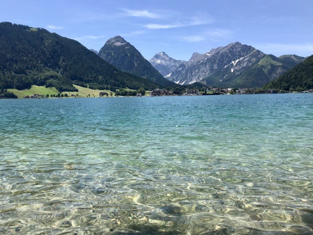 Am Achensee Angeln - in diesem glasklaren Wasser mit Bergblick