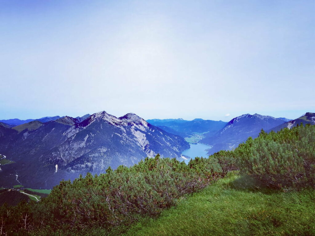 Bärenkopf Panoramablick auf das Karwendel (links) und Rofan (rechts)