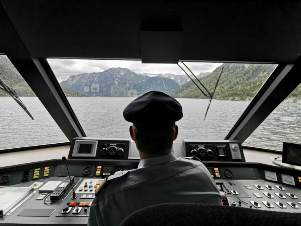 Das ist der Kapitänsblick auf der Schiffahrt über den Achensee