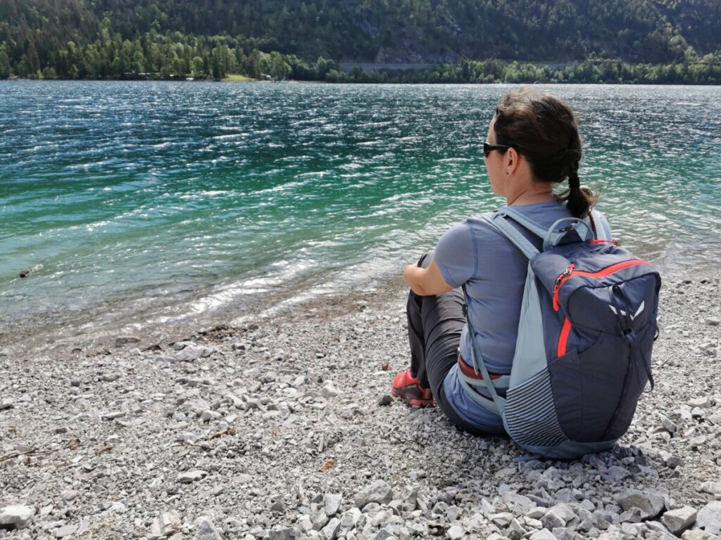 Am Achensee Rundweg auspannen und einfach nur über´s Wasser schauen