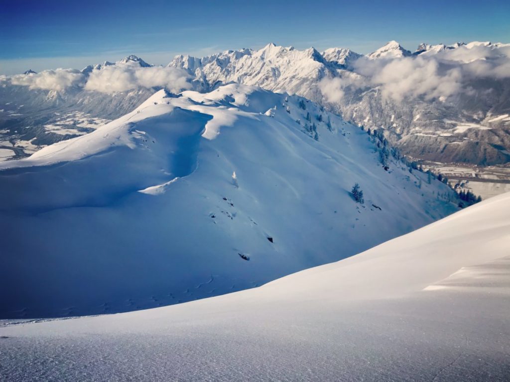 Und ist der Winter in den Tuxer Alpen mit Blick auf das Karwendel