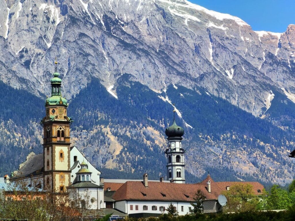 April Urlaub in Hall in Tirol - Geheimtipp für eine Städtereise im April