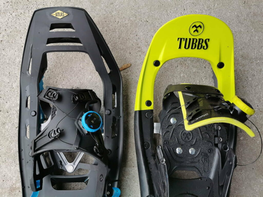 Schneeschuhe Test - links die Atlas Helium Bindung, rechts die Tubbs Flex VRT Bindung zum Hochklappen