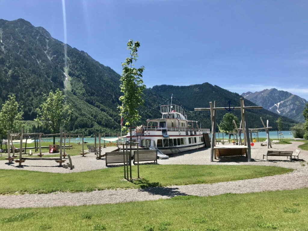 Atoll Achensee Spielplatz mit dem echten Achensee - Schiff