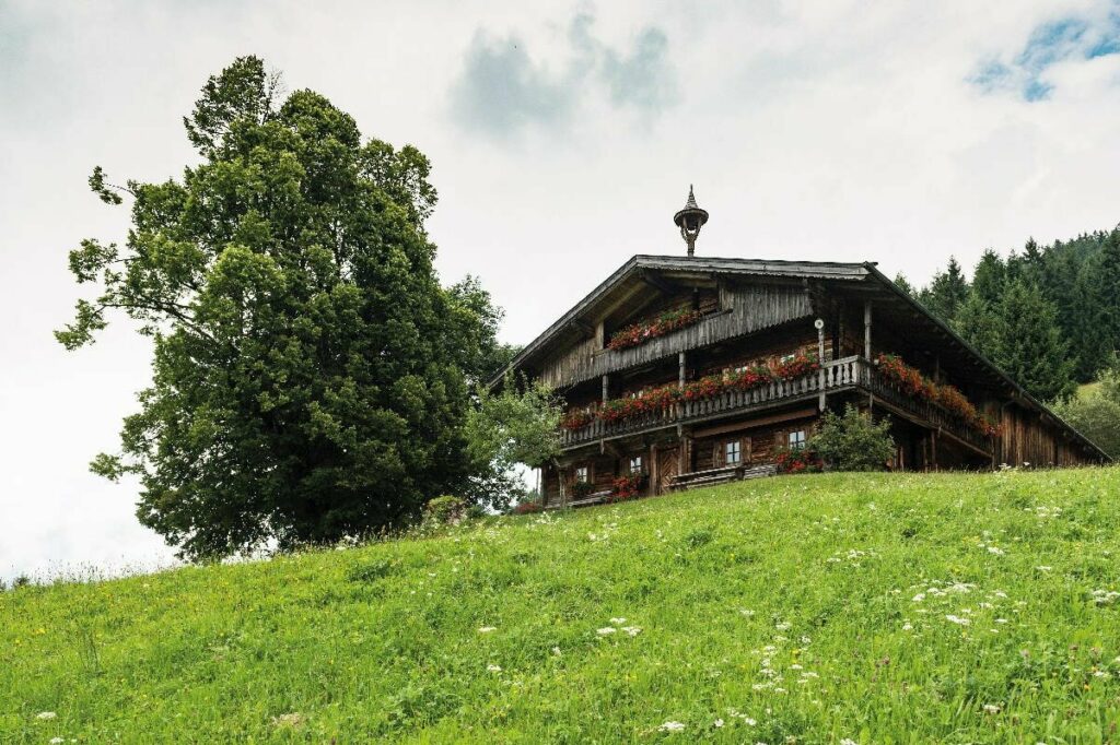 Bergdoktor Drehort - das Bergdoktorhaus am Bromberg in Söll, Foto: Felbert Reiter, TVB Wilder Kaiser