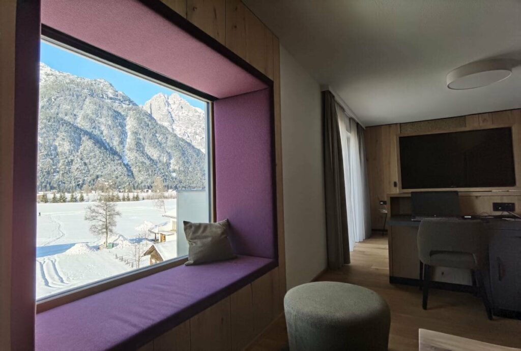 Hotel mit Sauna im Zimmer und Kuschelfenster mit viel Ausblick - das bietet dir die Biolodge Alpenduft