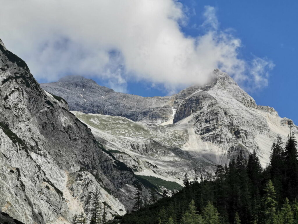 So imposant wirkt die Birkkarspitze aus, wenn du aus dem Hinterautal hinauf schaust