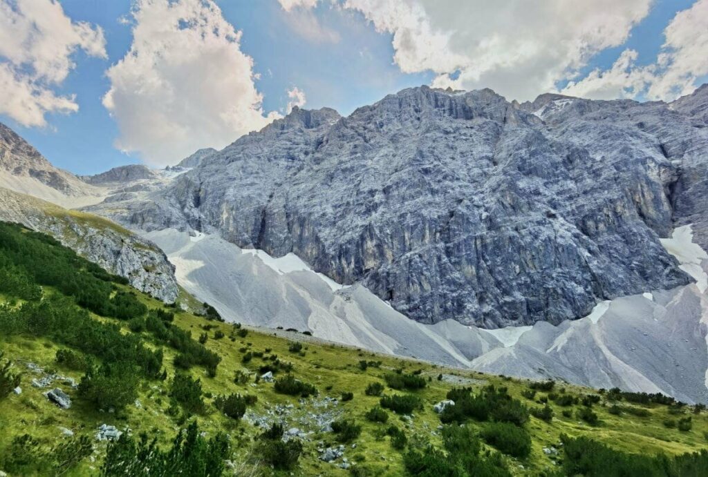 Links im Bild ganz unscheinbar die Birkkarspitze