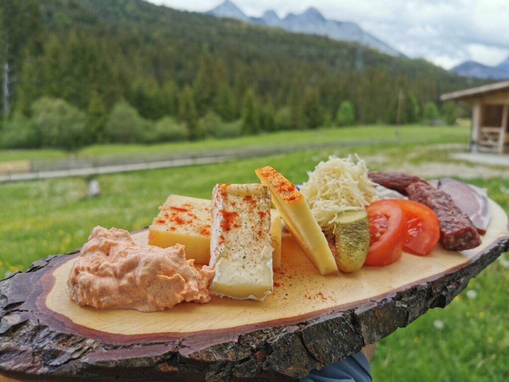 Und das Jausenbrettl mit Käse, Speck und Wurst war auch super