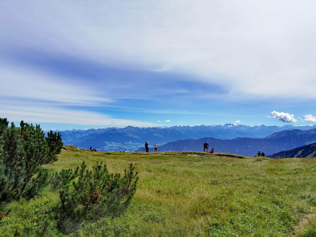 Das ist der Ausblick in Richtung Zillertal und Alpenhauptkamm