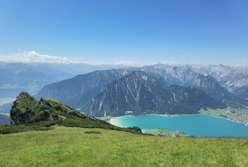 In Eben am Achensee wandern - das Rofan ist traumhaft, hinten das Karwendel