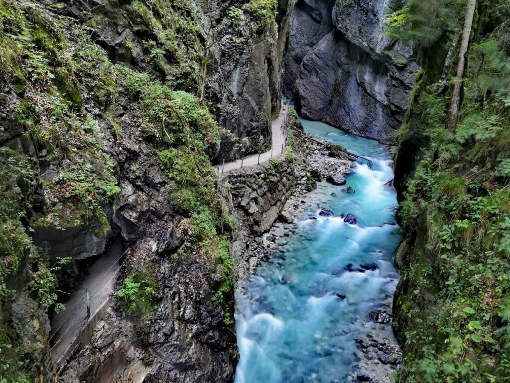 Hängebrücke Bayern: Der Blick von der Eisernen Brücke in die Partnachklamm