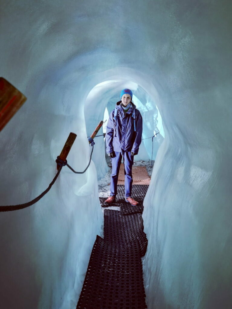 Willkommen in der Eishöhle am Hintertuxer Gletscher