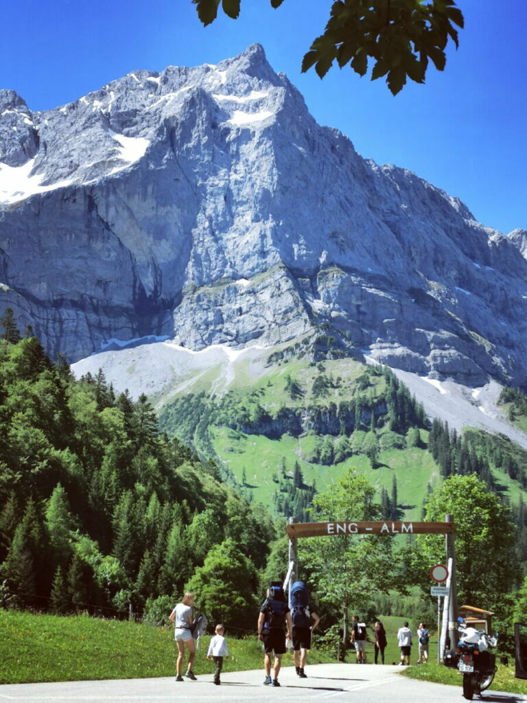 Vom Parkplatz in die Eng wandern - mit diesem schönen Ausblick!