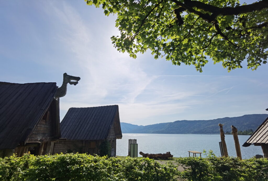 Flake Walchensee - zu sehen am Westufer, direkt neben der Walchenseestraße