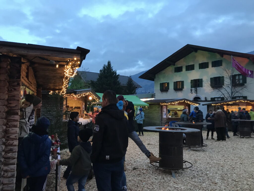 Fügen Weihnachtsmarkt