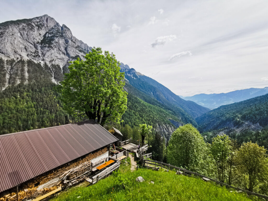 Der Blick über die Ganalm in Richtung Inntal