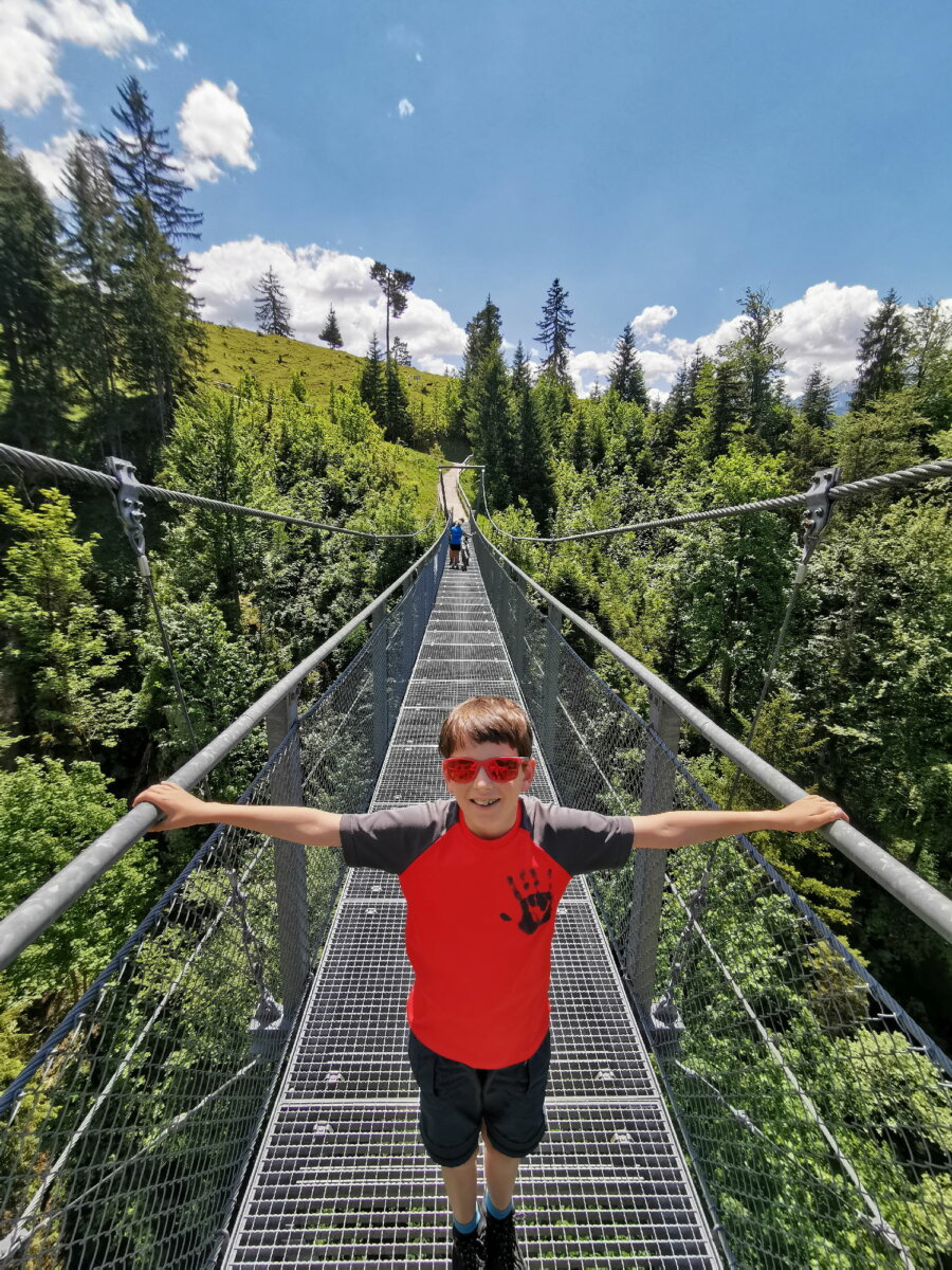 Garmisch Partenkirchen Hängebrücke im Estergebirge