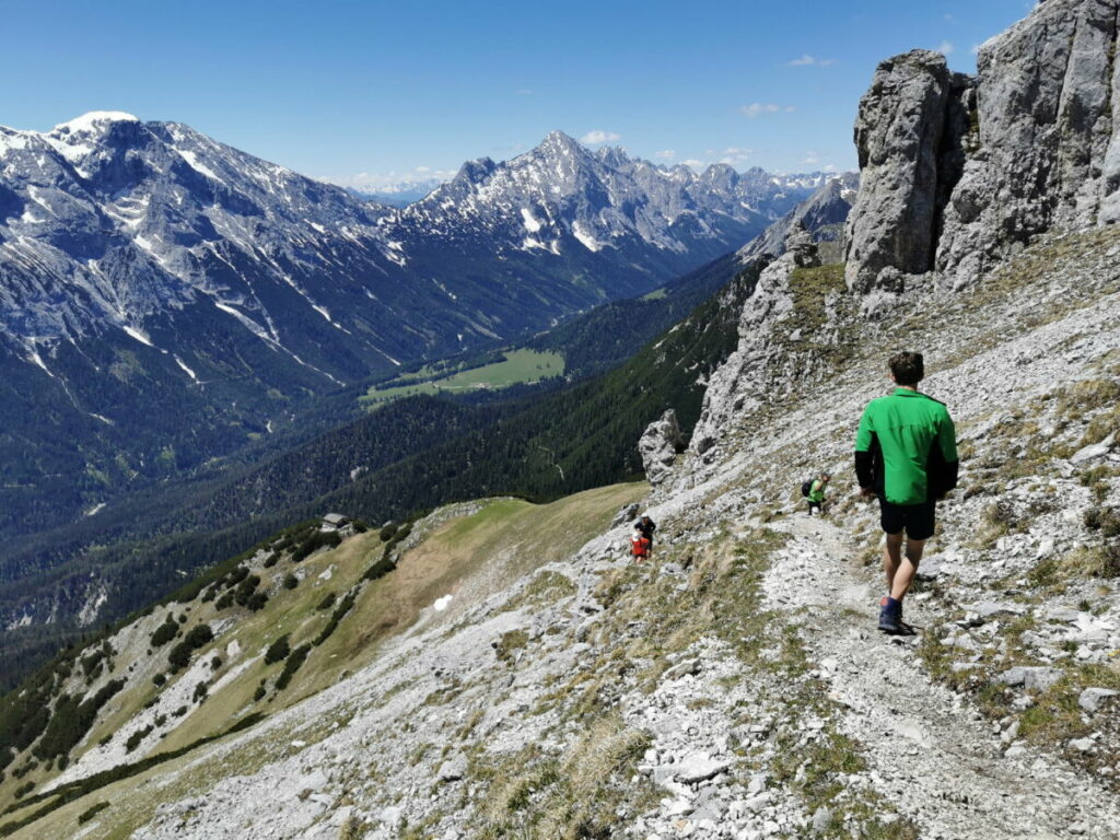 Von der Gehrenspitze zurück zum Scharnitzjoch - mit Blick ins Gaistal