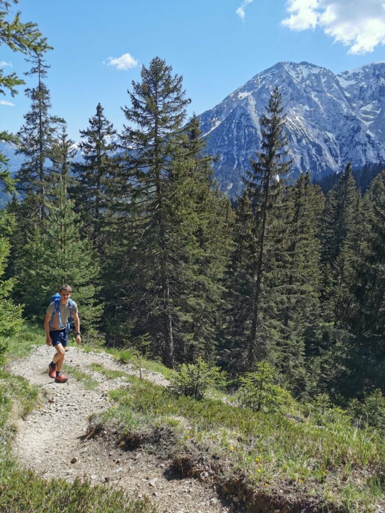 Auf dem Wandersteig hinauf zur Gehrenspitze wandern