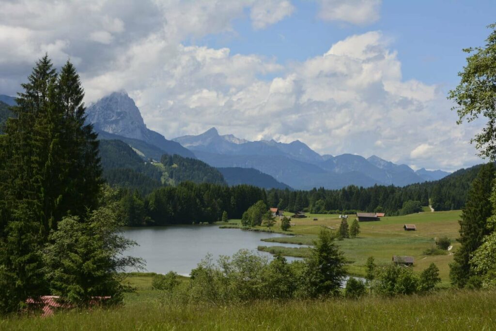 Ungewohnt Perspektive auf den Geroldsee samt Wettersteingebirge