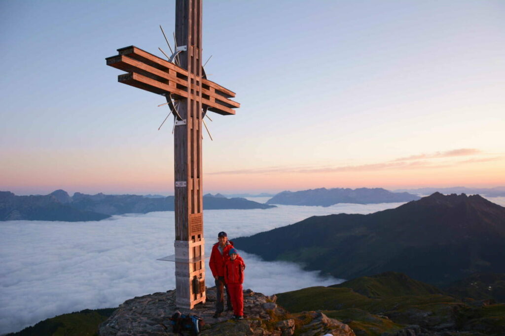 Der Gilfert Gipfel im Herbst - über dem Nebelmeer