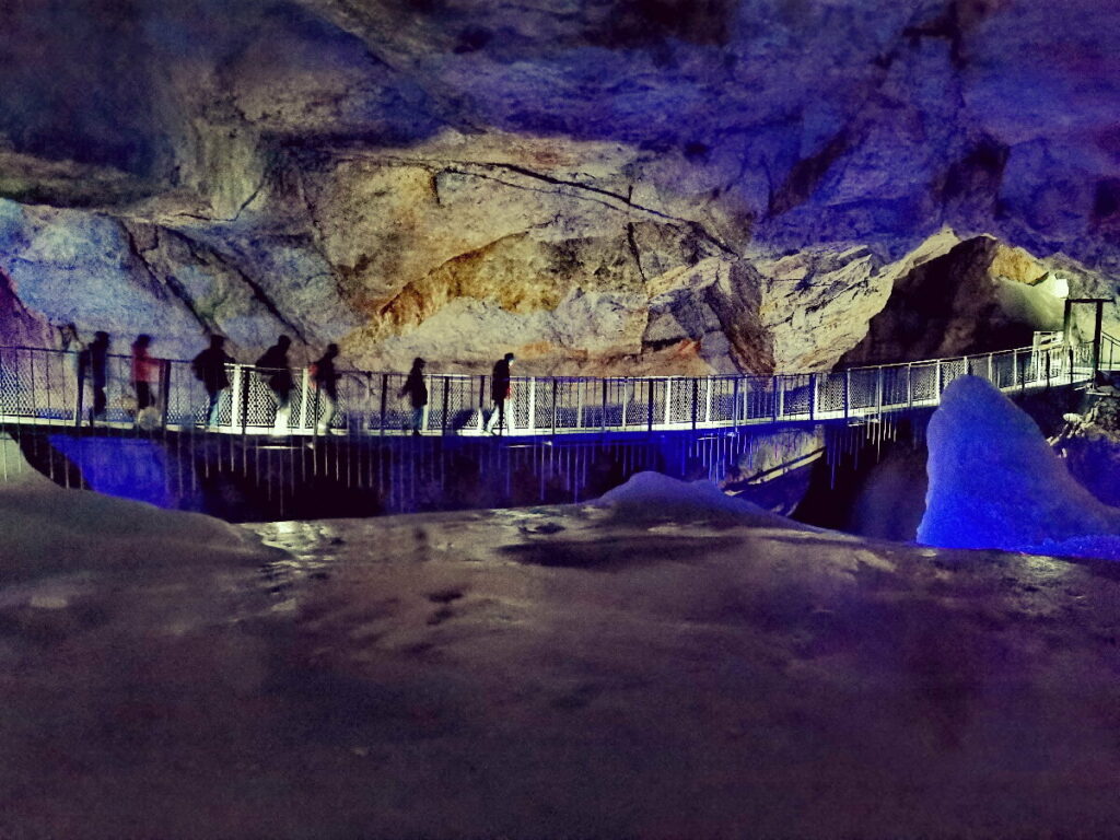 Hängebrücke Dachstein - in einer echten Eishöhle!