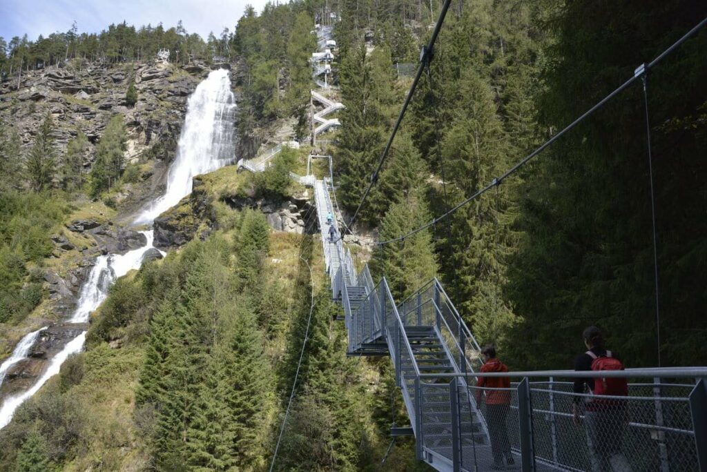 Hängebrücke Längenfeld - beim größten Wasserfall in Tirol