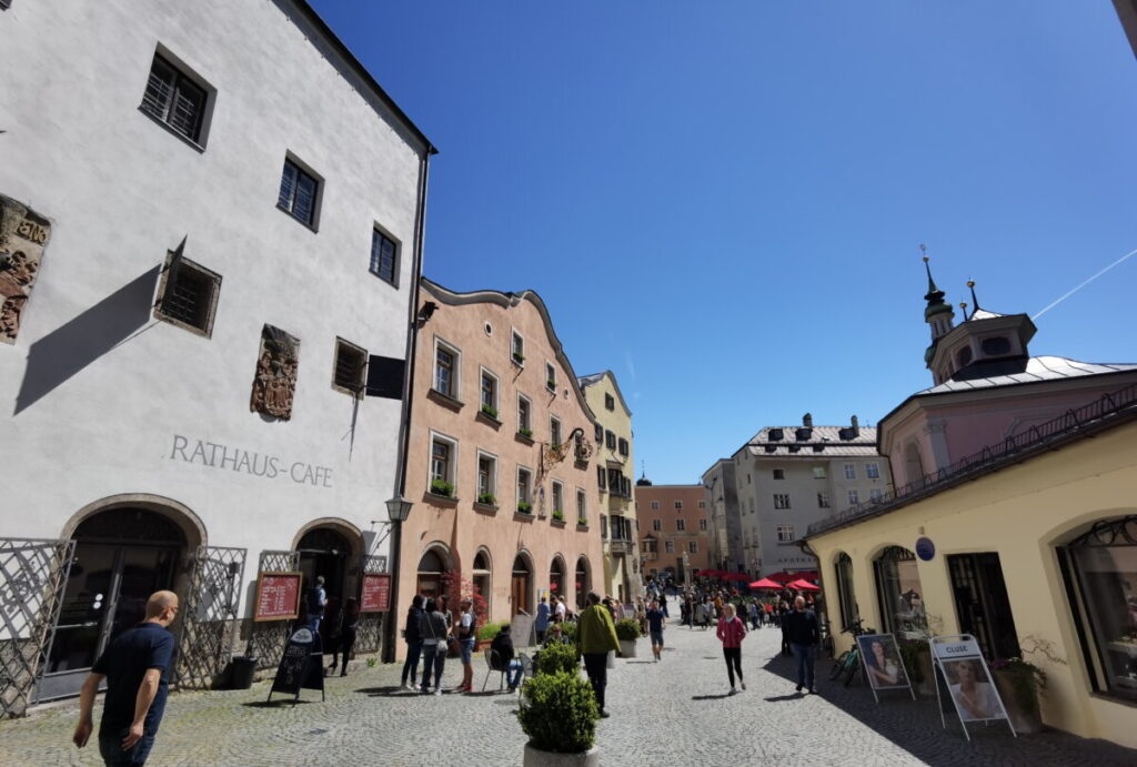 Hall in Tirol Altstadt - das historische Rathaus am Oberen Stadtplatz