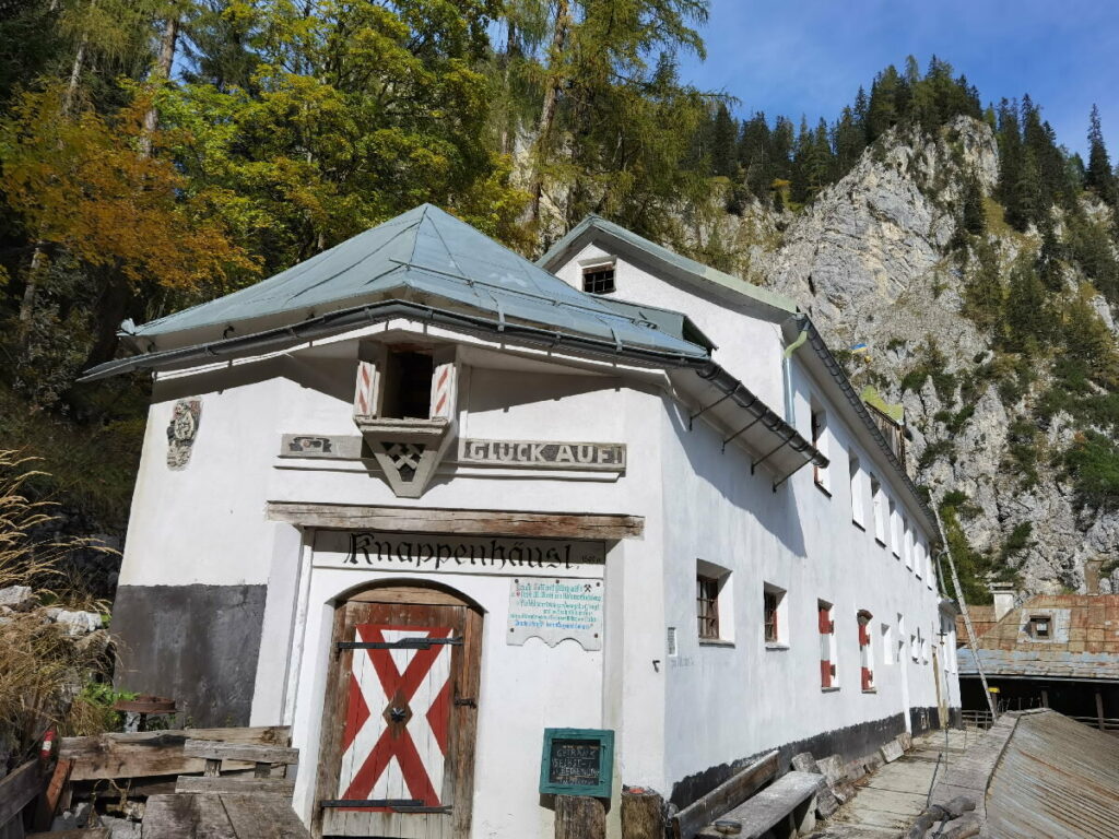 Die Herrenhäuser sind ein Relikt der Blütezeit des Salzabbaus Halltal