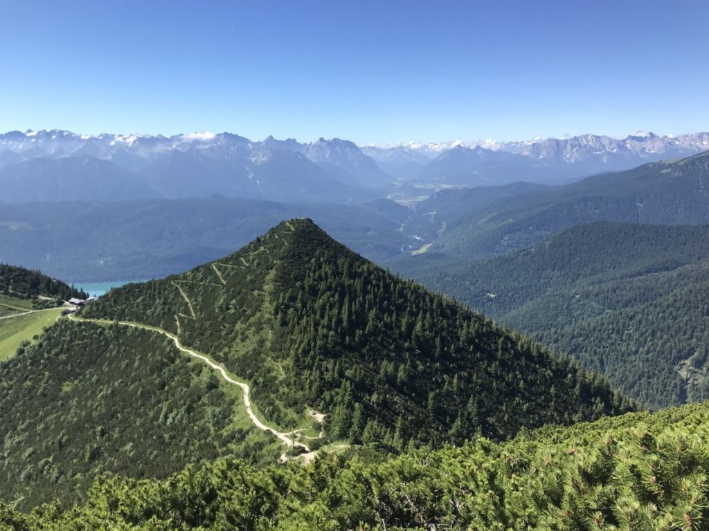 Herzogstand wandern - vom Walchensee auf den Martinskopf - einem der Herzogstand Gipfel