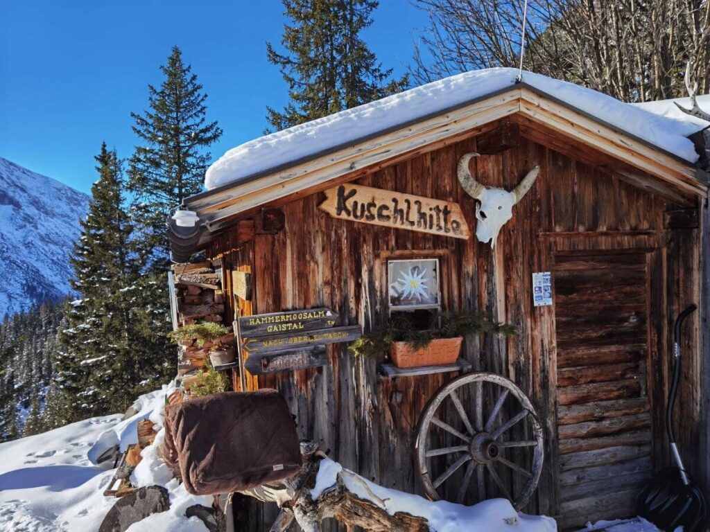 Hütte im Winter zum Übernachten? Die Kuschelhütte auf der Wettersteinhütte