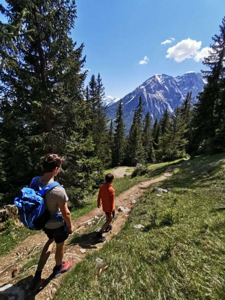 Ideen für eine Hüttentour oder Hüttenwanderungen mit Kindern