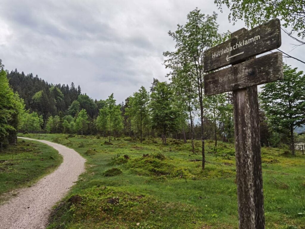 Hüttlebachklamm wandern - von der Isar geht es ab Krün in Richtung Klamm