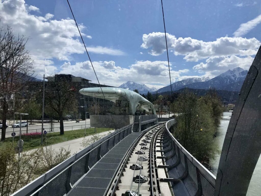 Ausblick aus der Hungerburgbahn auf die Station Löwenhaus