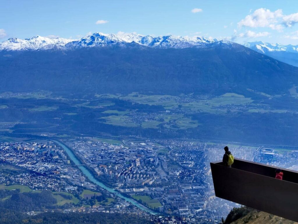 Blick von der Nordkette hinunter auf die Innsbruck Altstadt