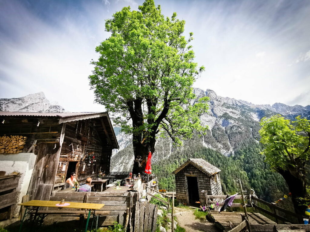 Geheimtipp Inntal wandern - durch das Vomper Loch zur urigsten Alm im Karwendel