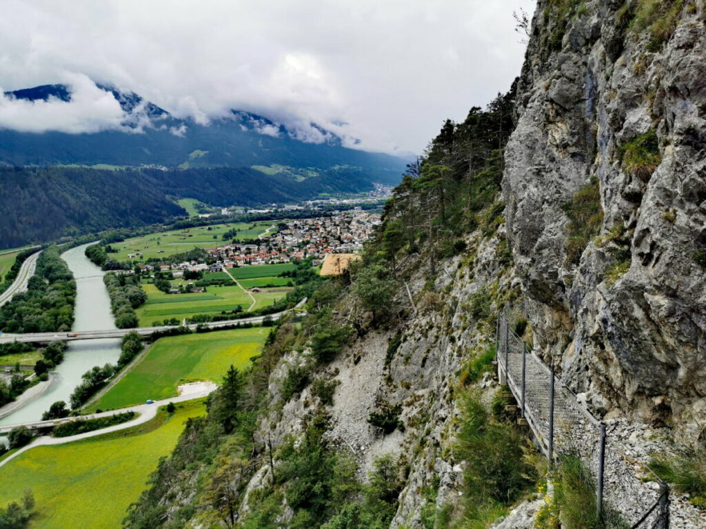 Auf schmalen Wegen zur Kaiser Max Grotte wandern