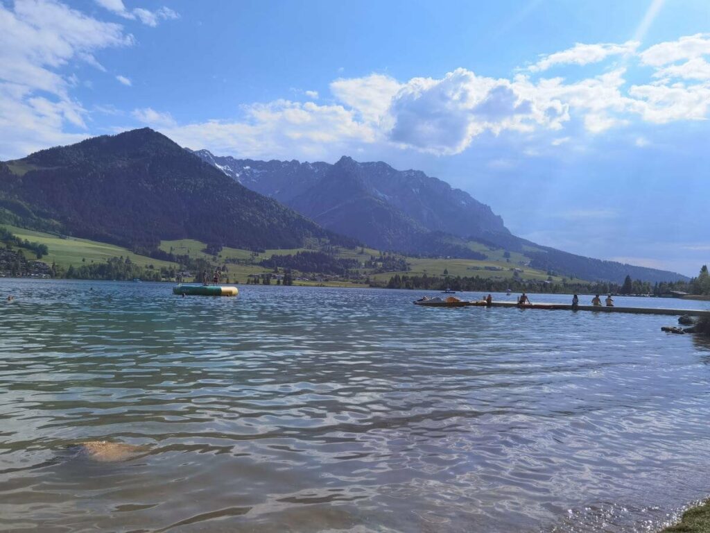 Das Kaisergebirge mit dem Zahmen Kaiser vom Walchsee aus gesehen