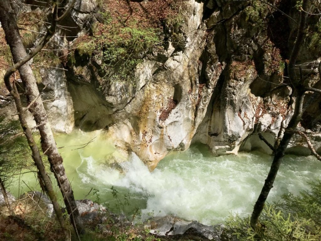 Kaiserklamm Tirol - ich mag das rauschende Wasser im Bachbett