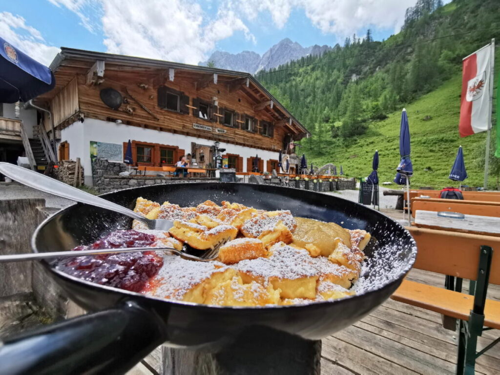 Kaiserschmarrn auf der Binsalm - ein Traum beim Ahornboden Ausflug im Herbst