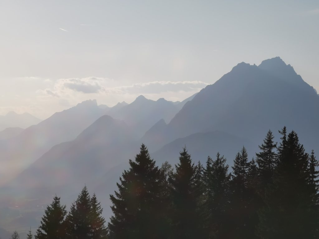 Genieß die Karwendel Berge auf deiner mehrtägigen Wanderung