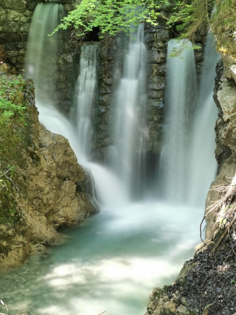 Im Frühling im Karwendel wandern - und diese Wasserfälle beobachten