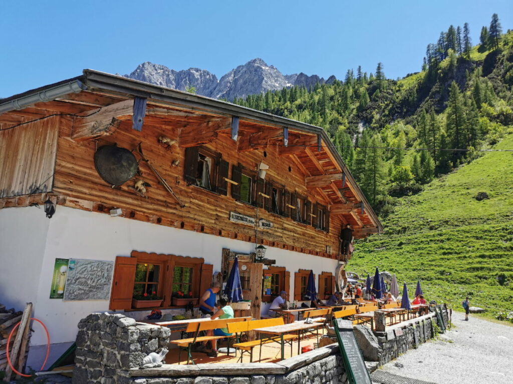 So schön kannst du im Karwendel wandern - die leichte Tour zur Binsalm