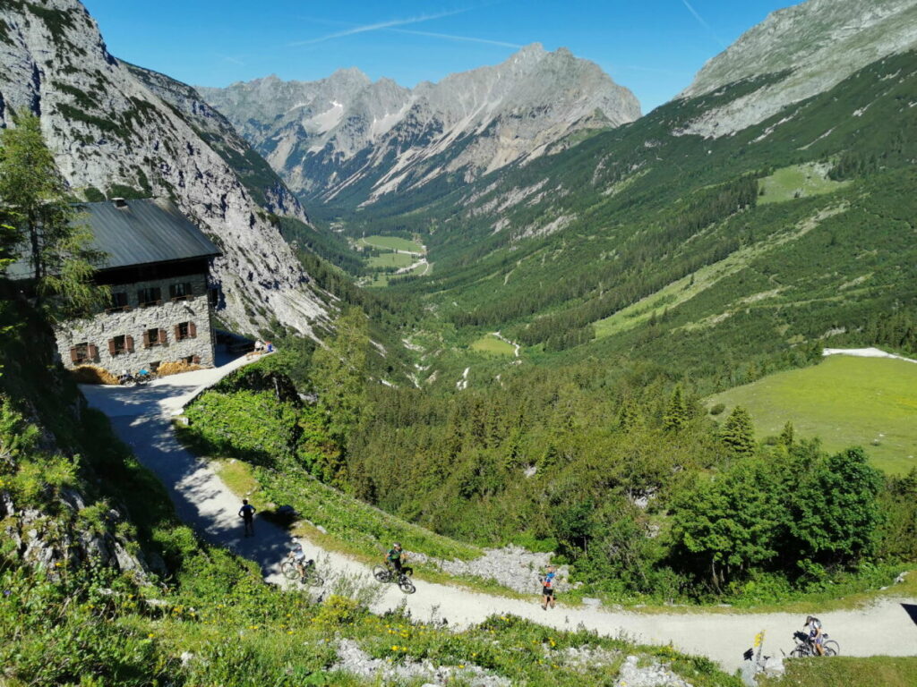 Im Karwendel wandern und die genialen Berge bewundern