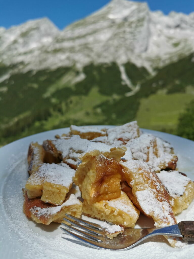 Zwischenstoppf auf einen Kaiserschmarrn im Karwendelhaus